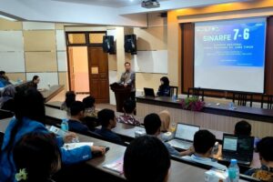 Rektor ITN Malang Awan Uji Krismanto, ST., MT., Ph.D., saat membuka Seminar Nasional FORTEI (SINARFE 7-6), dan paralel sesion di Kampus 2 ITN Malang