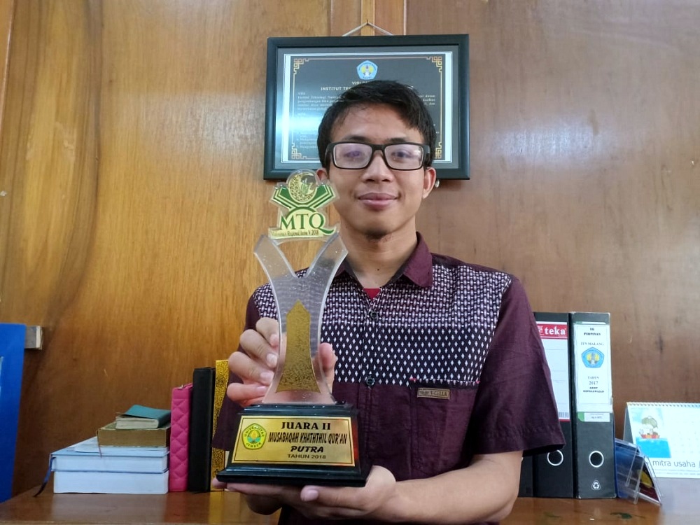 Surat Al Alaq Hantarkan Mahasiswa ITN Malang Raih Juara II Lomba Kaligrafi MTQ Mahasiswa Regional