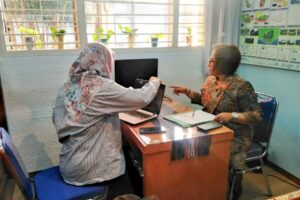 Dr. Maria Christina Endarwati, ST., MIUEM, saat melakukan assessment pada Uji Kompetensi PWK di ITN Malang