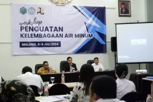 Rektor ITN Malang Awan Uji Krismanto, ST., MT., Ph.D, saat memberikan sambutan di Workshop Penguatan Kelembagaan Air Minum UPTD Air Minum Mahulu