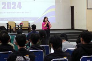 Fransisca Mevadian Reincyana, ST., AWP., alumnus Arsitektur S1 ITN Malang saat memberikan Kuliah Tamu Technopreneurship 2024 bertajuk Kecerdasan Finansial Generasi Gen Z.