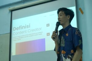 Ketua Format ITN Malang, Ricky Sugiarto Purnomo saat memberikan materi “Content Creator pada perayaan Dies Natalis Ciphoc ke-32, Unitomo