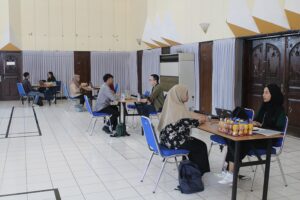 Suasana walk-in interview PT Santos Jaya Abadi (SAJ) di ITN Malang.