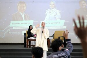 Vina A. Muliana, HR Practitioner dari Mining Industry Indonesia (MIND ID), saat menjadi narasumber di Seminar Nasional 2025, Himpunan Mahasiswa Mesin (HMM) S-1 ITN Malang.