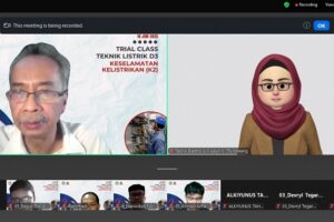 Kepala Program Studi Teknik Listrik D-3 ITN Malang, Ir. Eko Nurcahyo, MT., saat membuka trial class daring. (1)