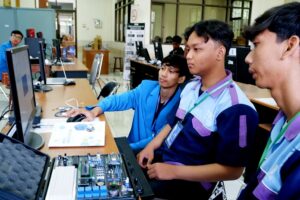 Peserta dan panitia Trial Class Embedded System Prodi Teknik Informatika S-1, ITN Malang