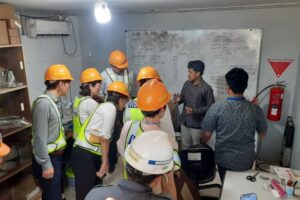 Mahasiswa Teknik Kimia S-1 ITN Malang saat presentasi di hadapan Asian Productivity Organization (APO).