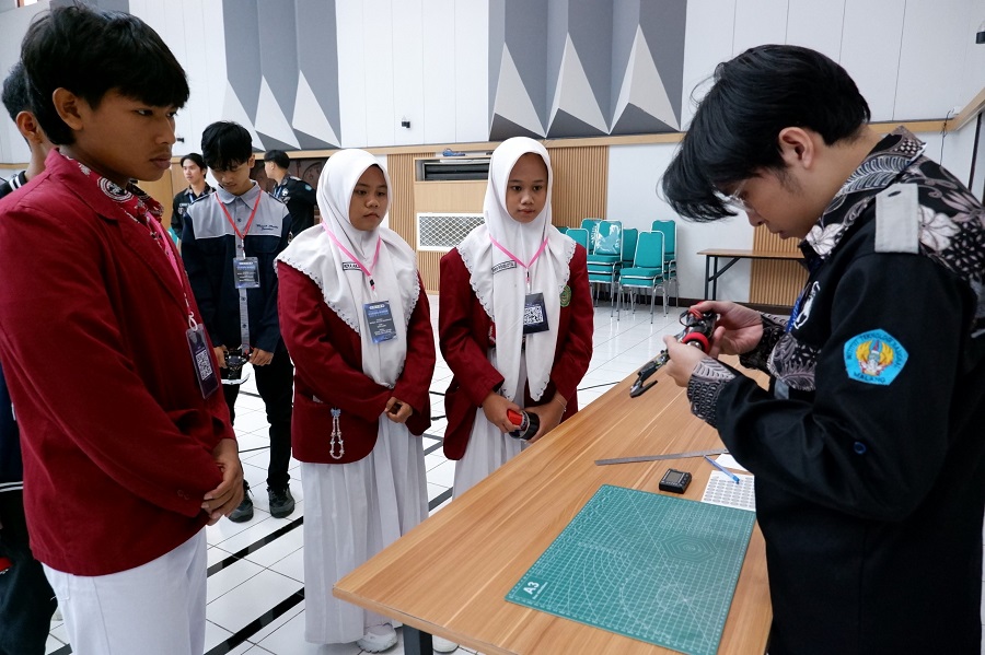 Sengit! 16 Tim Robotik Adu Cepat di ITN Malang Demi Borong Beasiswa DPP 100%