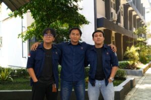 Abdullah Fawwaz, Khaldi Jibran Maulana, dan M. Ilham Maulana, mahasiswa Arsitektur S1, ITN Malang, Angkatan 2023