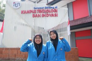 Ajeng Wickrama Tunggal Dewin, dan Ratih Dwi Andini, meraih Juara 2 kategori Student Fields Engineering dalam ajang International Competition of Academic and Innovation (ICAI) 2026.