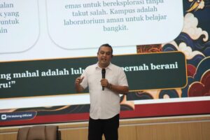 Dr. Eko Yohanes Setyawan, ST., MT., memberi motivasi pada maba ITN Malang agar melek peluang wirausaha. (2)