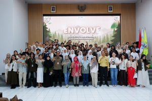 Foto bersama seluruh civitas akademika, alumni, serta peserta lomba saat pembukaan peringatan Dies Natalis ke-35 Teknik Lingkungan ITN Malang.