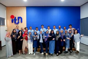 Tim auditor internal ITN Malang berfoto bersama penuh keakraban usai mengikuti sosialisasi audit mutu internal di Ruang Pelatihan LPKU Lantai 3 Kampus 1 ITN Malang